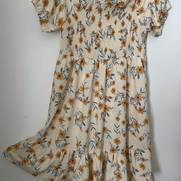 Yellow flower dress - Picture 1 of 3